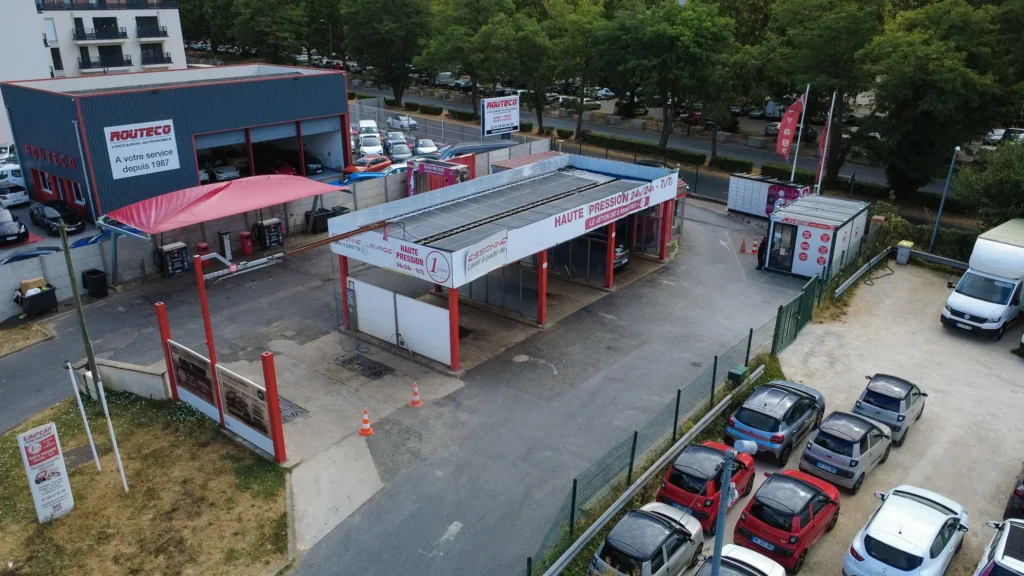Lavage et rinçage de véhicule à la station Essonne Lavage